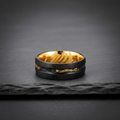 Bague en Acier de Damas — Le Motif au Doigt